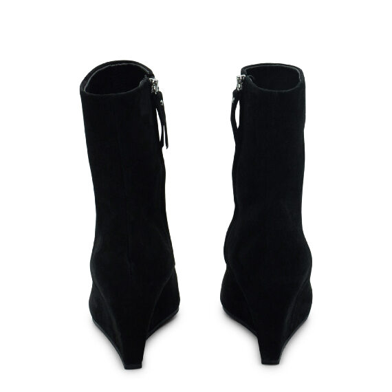 Cocoon Minimal Black Half Boots