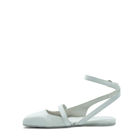 Square closed chanel fibbie panna