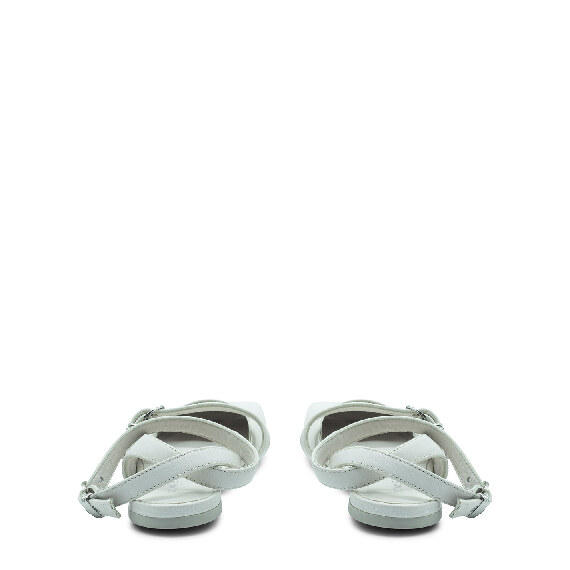 Square closed chanel fibbie panna
