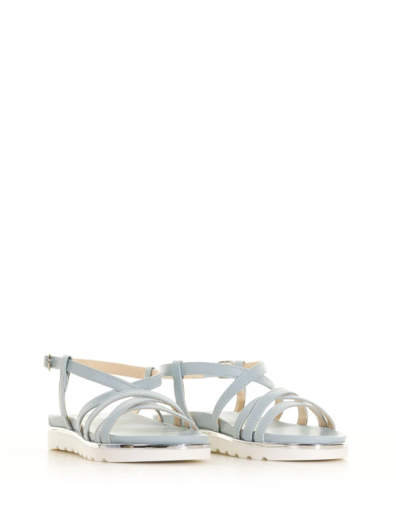 Flat sandal with cross bands