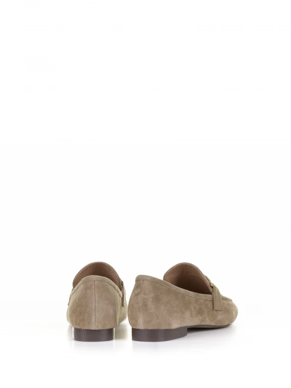 Beige suede moccasin with horsebit