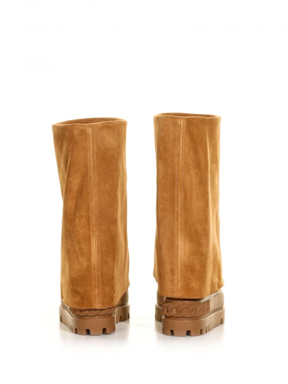 Dafne boot in suede with wedge