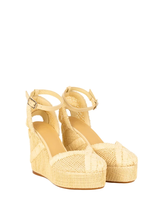 Flat shoes