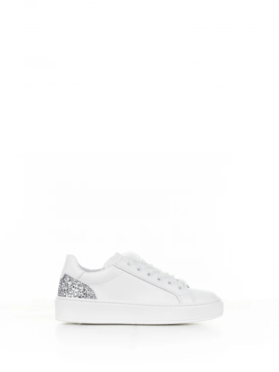 Leather sneaker with silver glitter