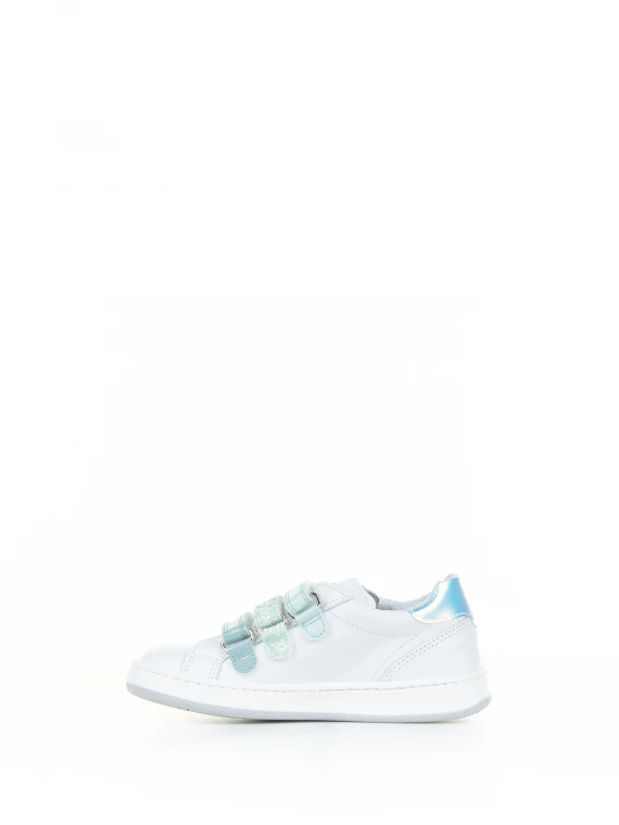 Sneaker bianco celeste con strap