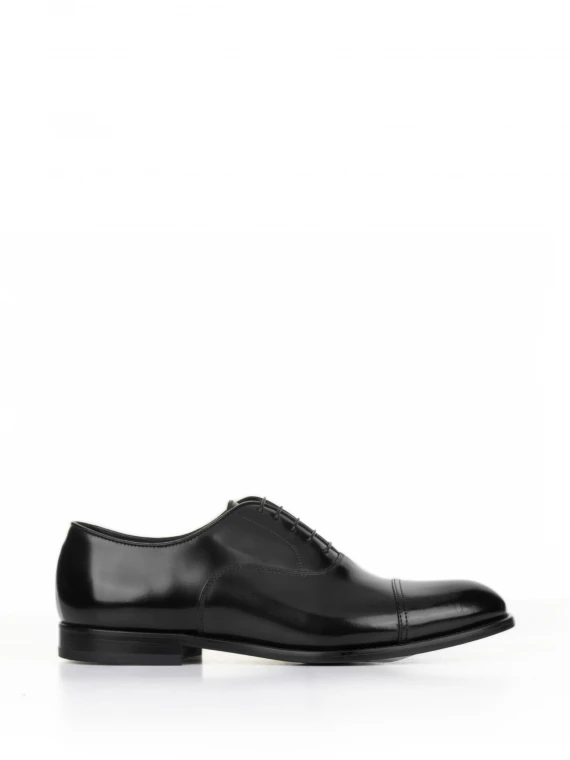 Black leather Oxford with toe cap