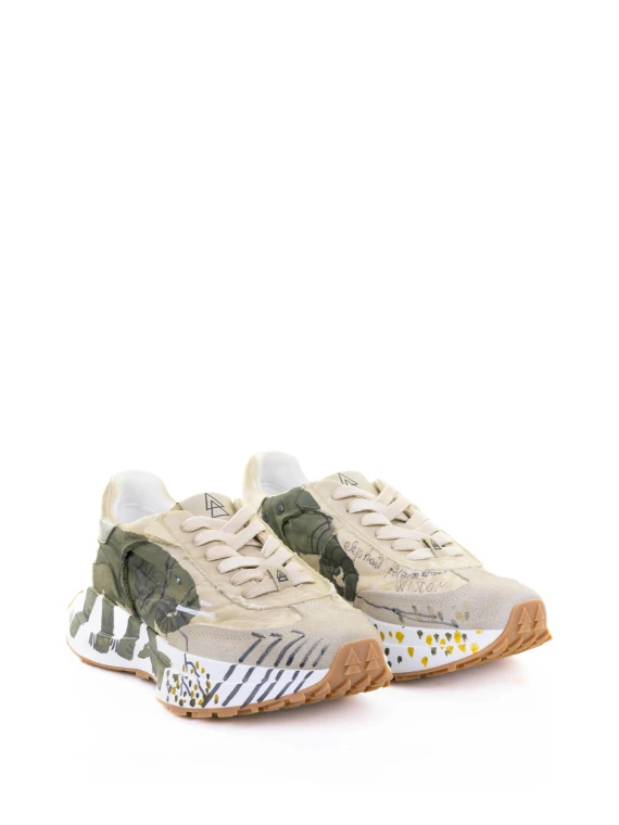 Sneaker cream elephant pattern