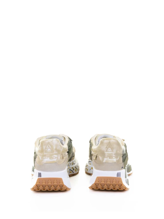 Sneaker cream elephant pattern