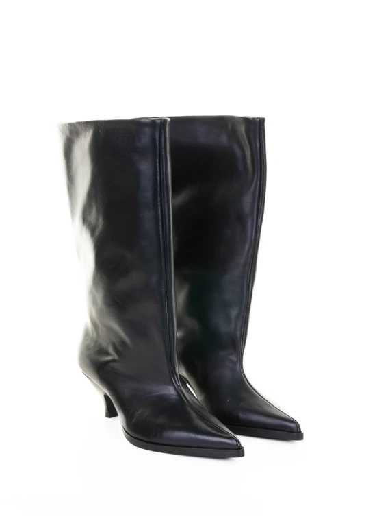 Black leather boot with rubber sole