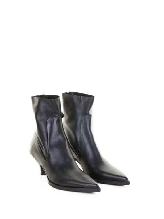 Stivaletto nero in nappa con zip e fondo gomma