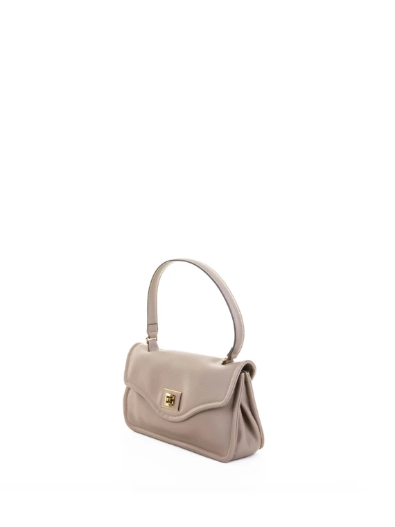 Flap shoulder bag in sand leather