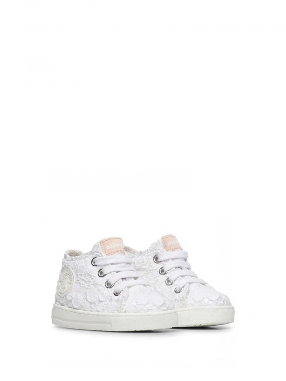 Sneaker bianca con pizzo