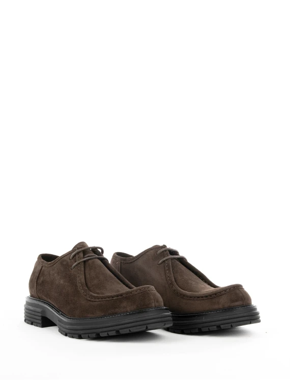 Moccasin in dark brown suede with laces