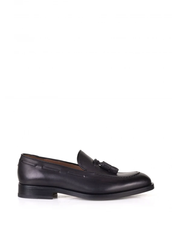 Leather loafers with tassels