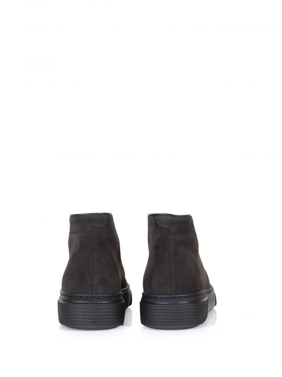 Suede ankle boot and rubber sole