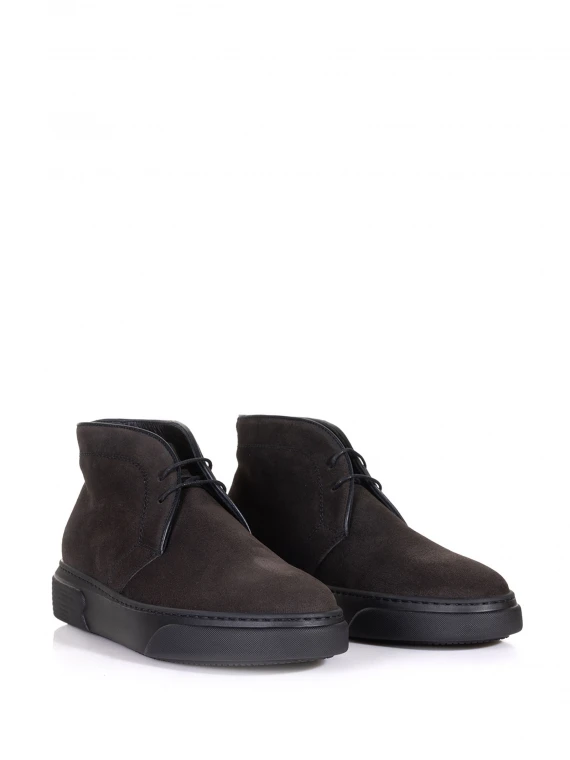 Suede ankle boot and rubber sole