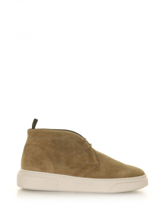 Ankle boot in suede and rubber sole