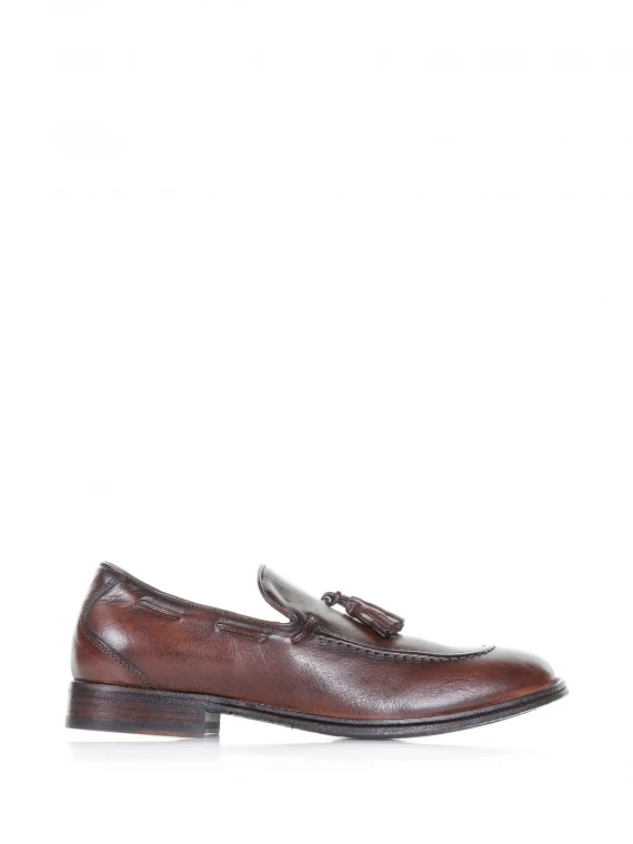 Leather loafer with tassels