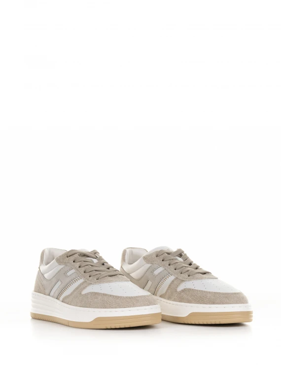 H630 beige sneakers