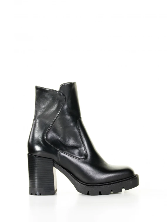 Leather ankle boot