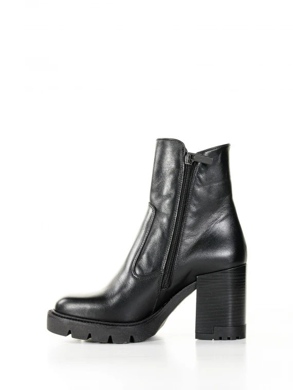 Leather ankle boot