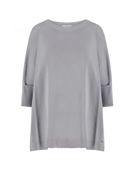 Gray shirt with 3/4 sleeves