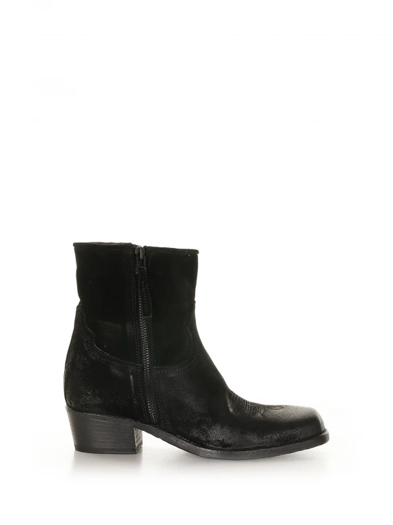 Black low Texan boot