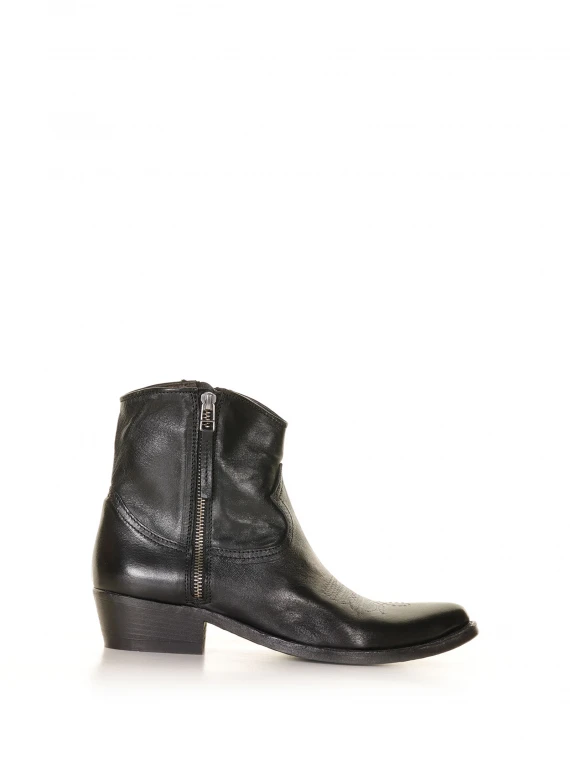 Black low Texan boot