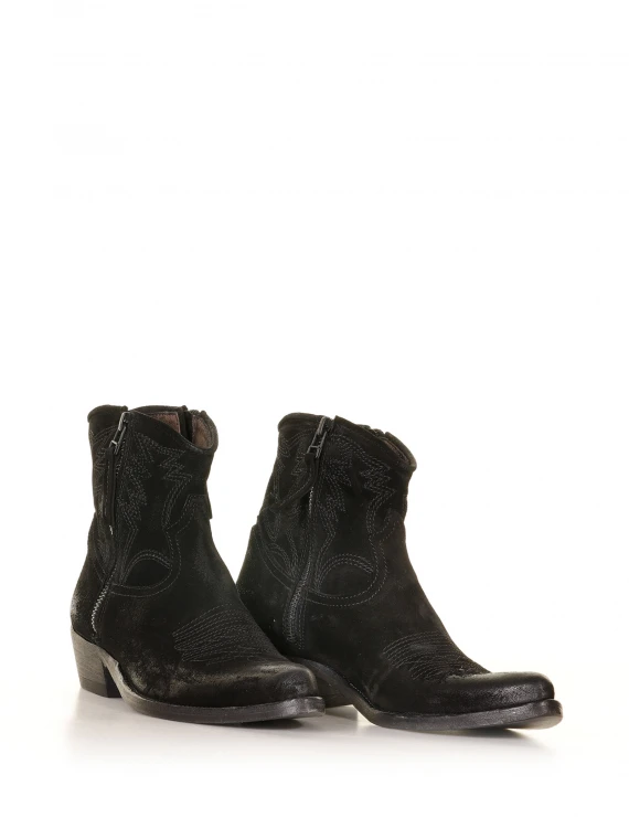 Black low Texan boot