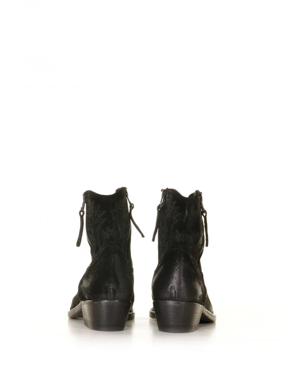 Black low Texan boot