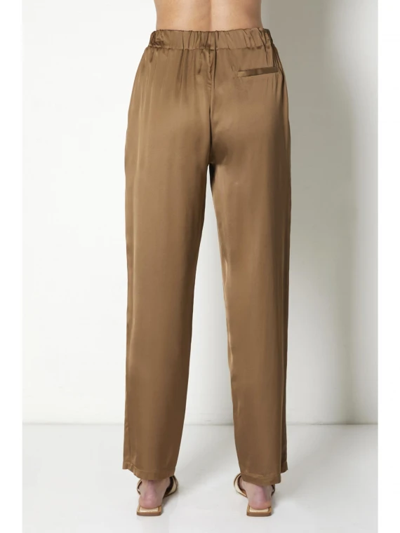 High-waisted trousers with elastic