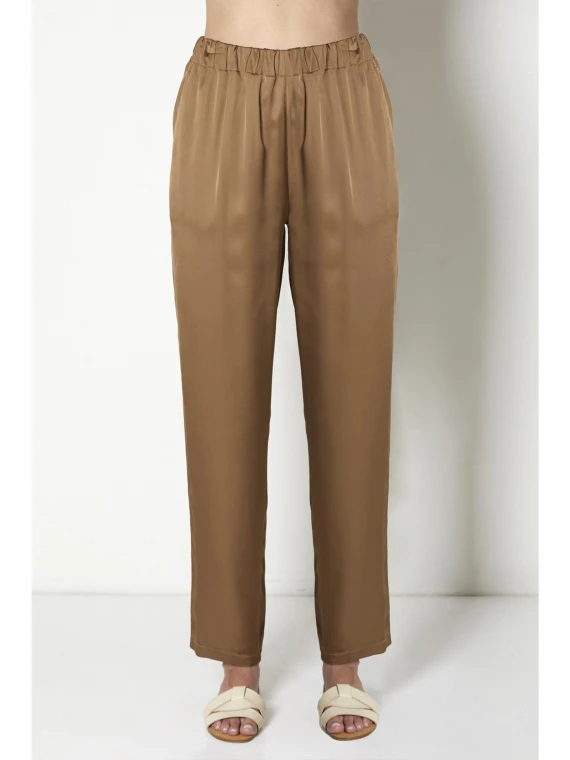 High-waisted trousers with elastic