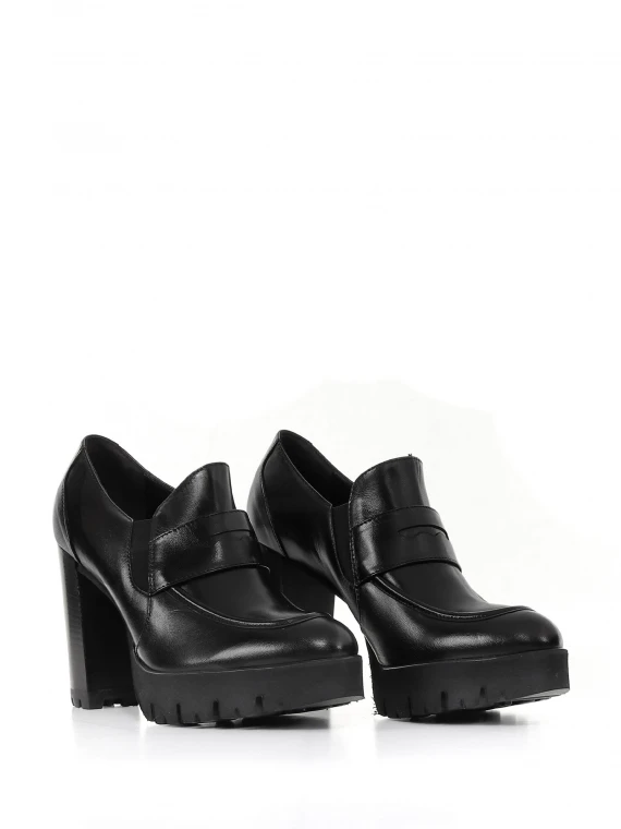 Loafer with heel and platform