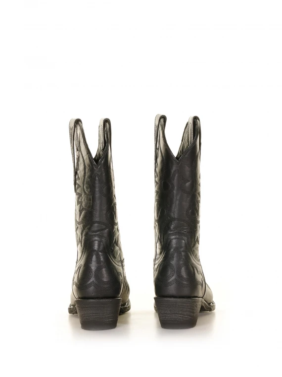 Black pointed Texan boot in leather