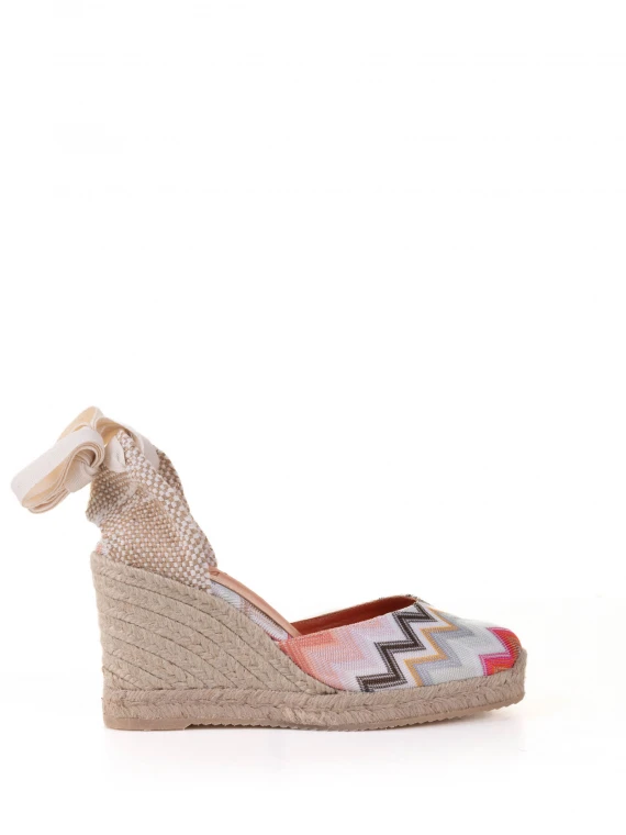 Espadrillas in tessuto chevron con zeppa e lacci alla caviglia