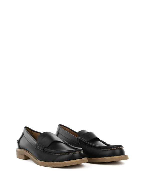 Black leather moccasin with contrasting sole