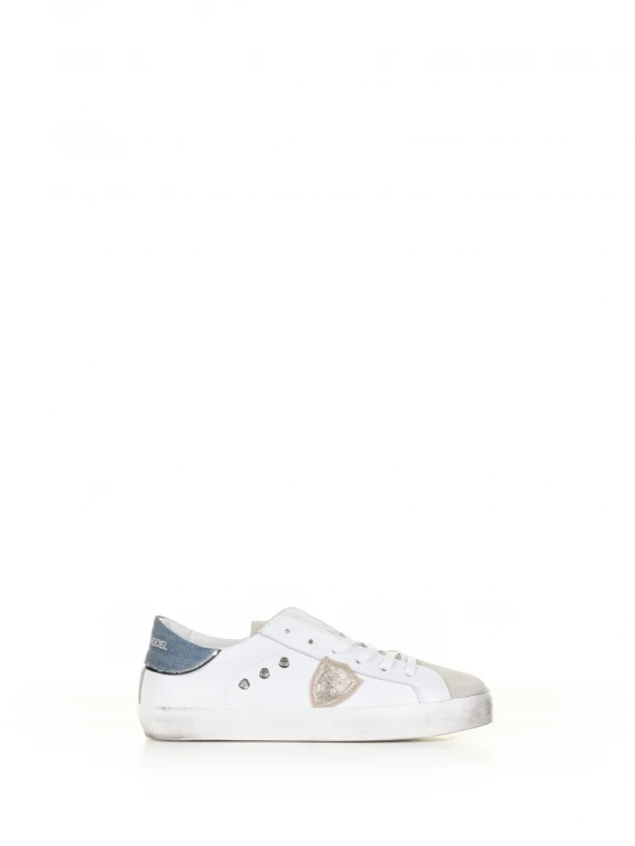 Kids low sneaker with blue heel