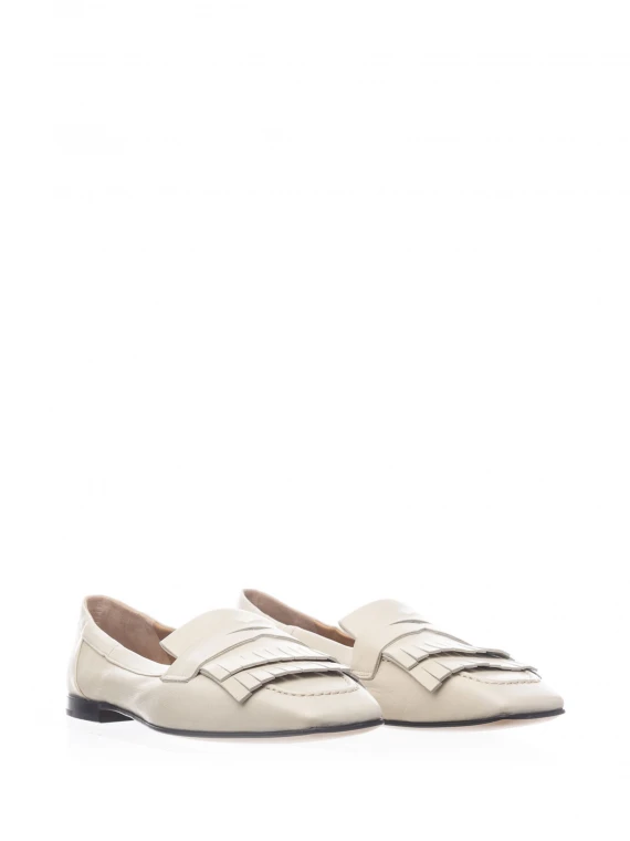 Leather loafer with fringes