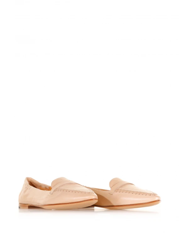 Nude leather loafer