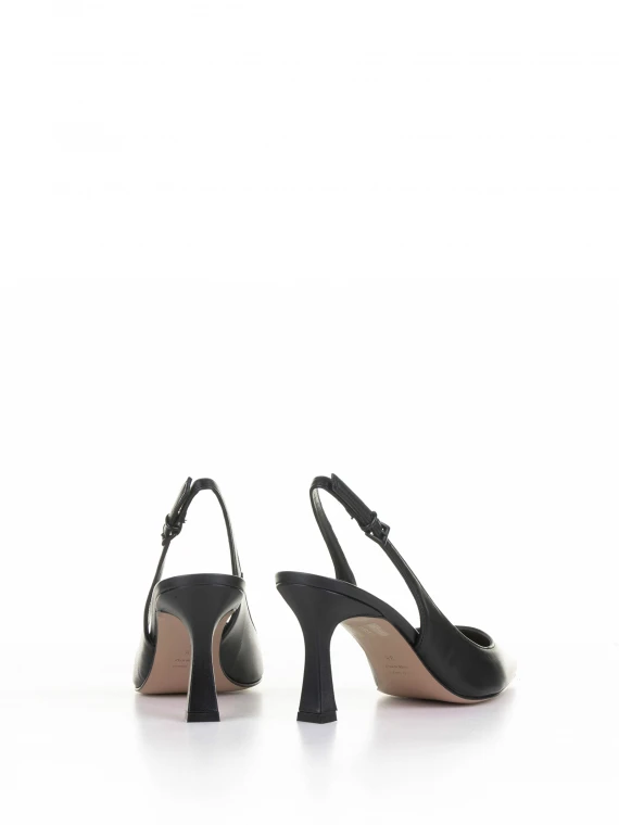 Chanel Slingback in black nappa