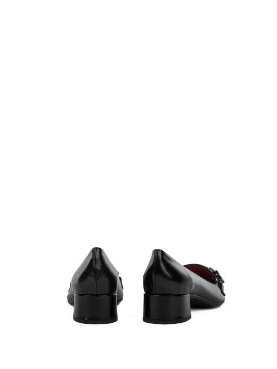 Leather Pump with Accessory