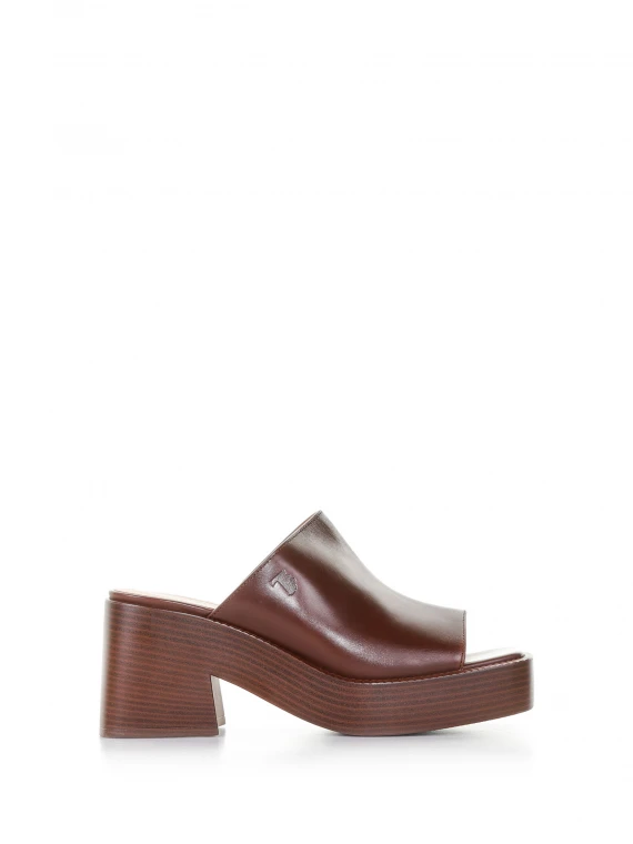 Platform sabot with heel