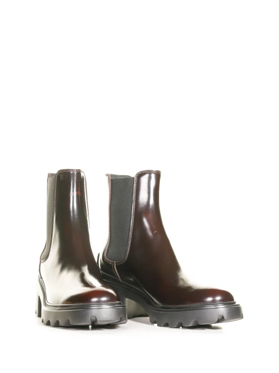 Stivaletto in pelle con macro suola