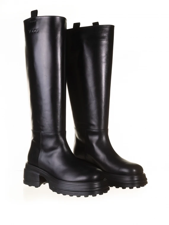 Platform boot in leather