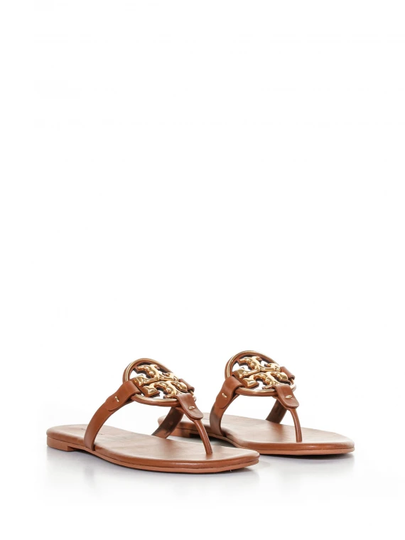 Flip flop sandals with logo