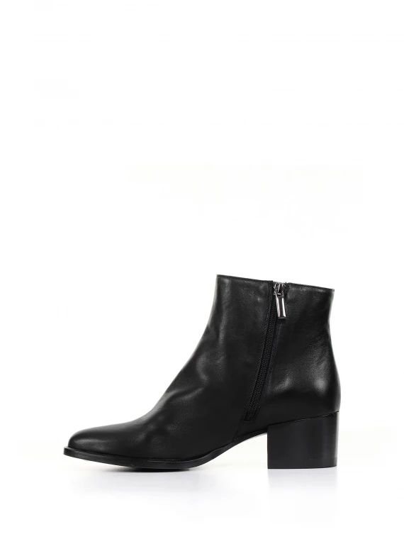 Leather ankle boot