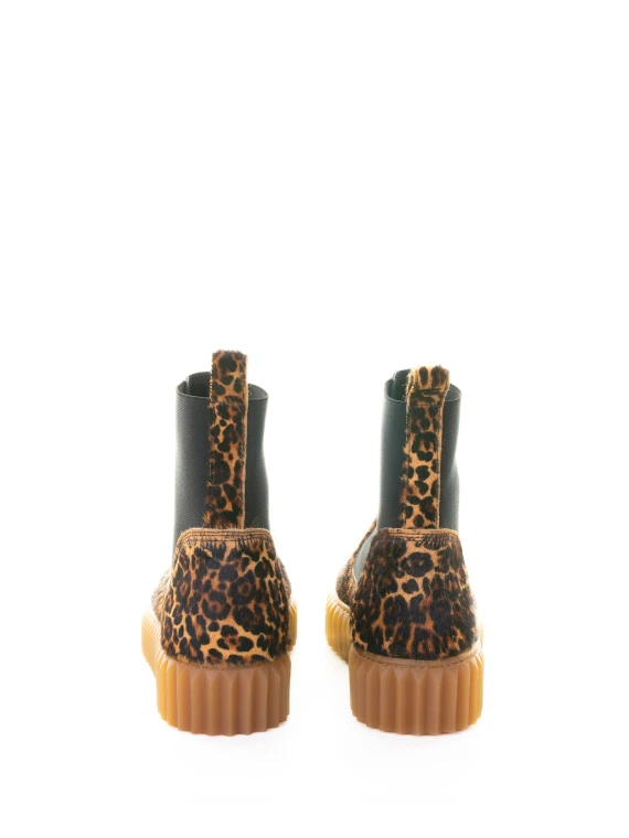 Chelsea boot in spotted suede