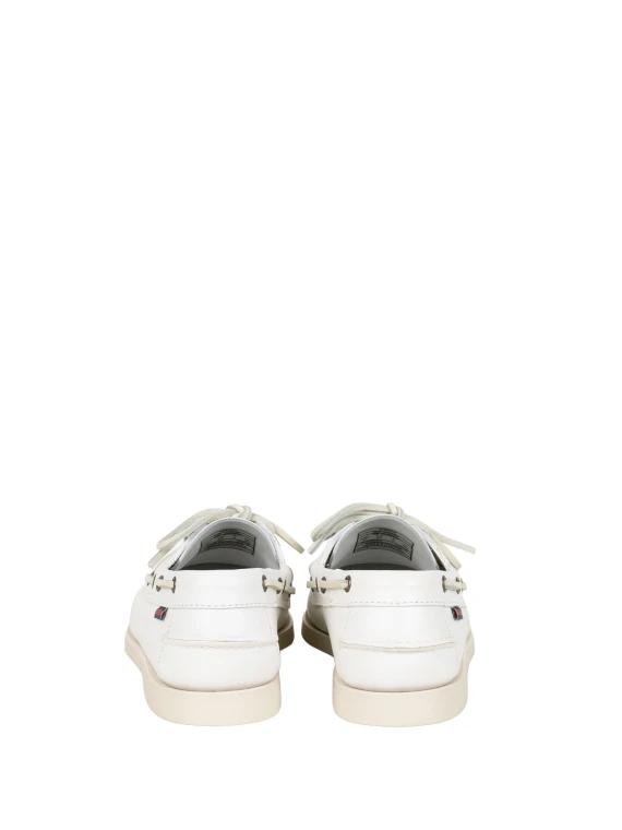 Flat shoes White